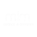 Logo mim cocinas & armarios letras blancas sin fondo